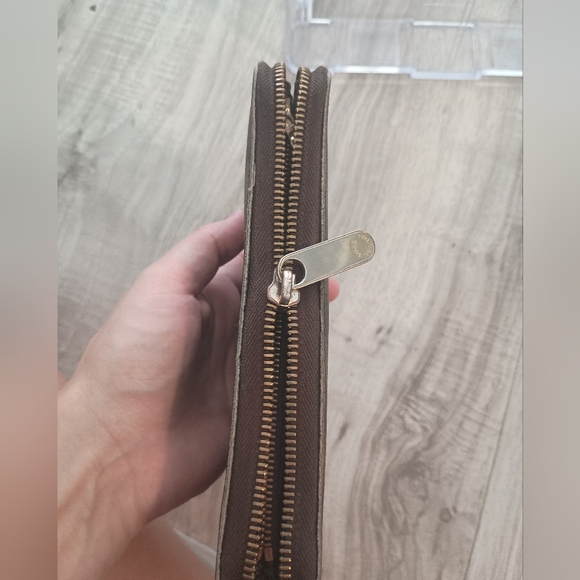 Authentic Louis Vuitton round zipper wallet - Picture 10 of 15